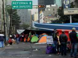 Profesores de Yucatán, Michoacán, Guerrero, Chiapas y Oaxaca se trasladaron desde el plantón en Bucareli hasta la SEP. SUN / ARCHIVO