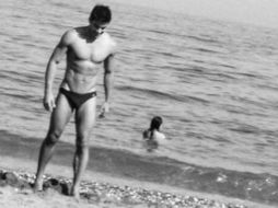 'Esta foto es de cuando vivía en España, me escapé un día para ir a conocer Málaga', escribe Carlos. TWITTER / @_CarlosRivera