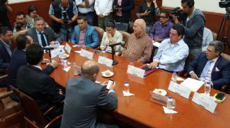 Durante la sesión de la Comisión de Gobernación en el Congreso estuvieron presentes los alcaldes de ambos municipios. TWITTER / @LegislativoJal