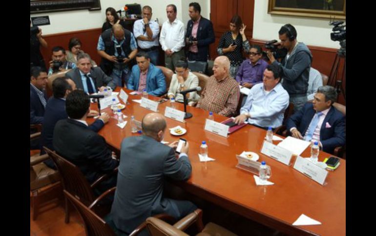 Durante la sesión de la Comisión de Gobernación en el Congreso estuvieron presentes los alcaldes de ambos municipios. TWITTER / @LegislativoJal