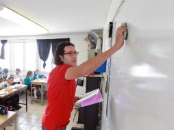 Apuntan que algunos son bilingües por lo que podrían cubrir la escasez de maestros. EL INFORMADOR / ARCHIVO