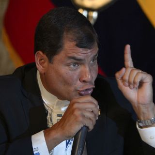 Presidente de Ecuador descarta daños o víctimas por sismo