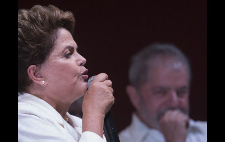 Luiz Inacio Lula da Silva y Dilma Rousseff viajarán a varios países para denunciar el ''golpe'' en Brasil. AP / ARCHIVO