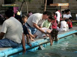 No es recomendable mojarse en fuentes públicas, pues podrían presentarse infecciones. EL INFORMADOR / ARCHIVO