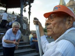 En promedio, las mujeres pueden vivir 73.8 años y los varones, podrían alcanzar los 69.1 años. EL INFORMADOR / ARCHIVO