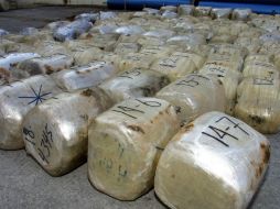 En el lugar los agentes policiacos localizaron 60 paquetes con mariguana que arrojaron un peso de 560 kilogramos. NTX / ARCHIVO
