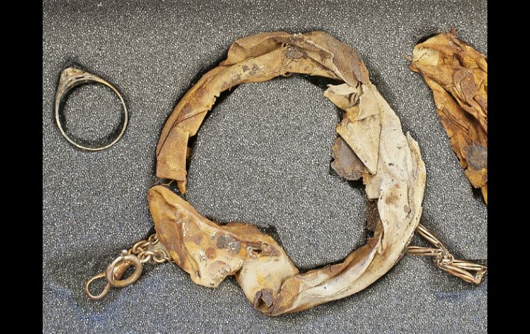 Los análisis han demostrado que los objetos están hechos de oro y llevan un sello utilizado en Polonia entre 1921 y 1931. AP / auschwitz.com