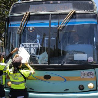 Choferes de TUR protestan por reducción de tarifa