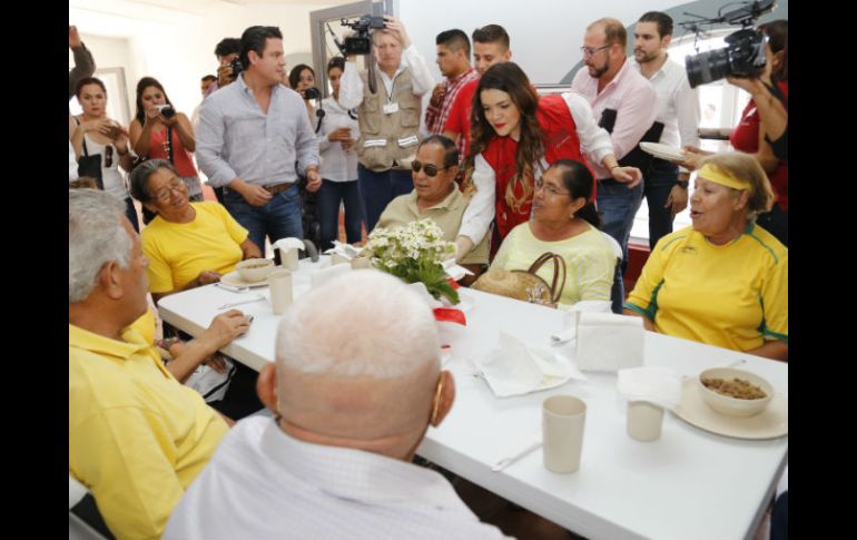 El gobernador del Estado, Aristóteles Sandoval, y la presidenta del DIF Jalisco, Lorena Jassibe Arriaga, inauguraron este espacio. ESPECIAL / DIF Jalisco