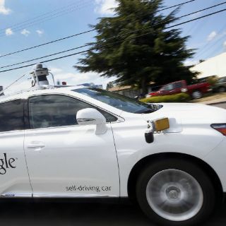 Google patenta adhesivo para peatones atropellados