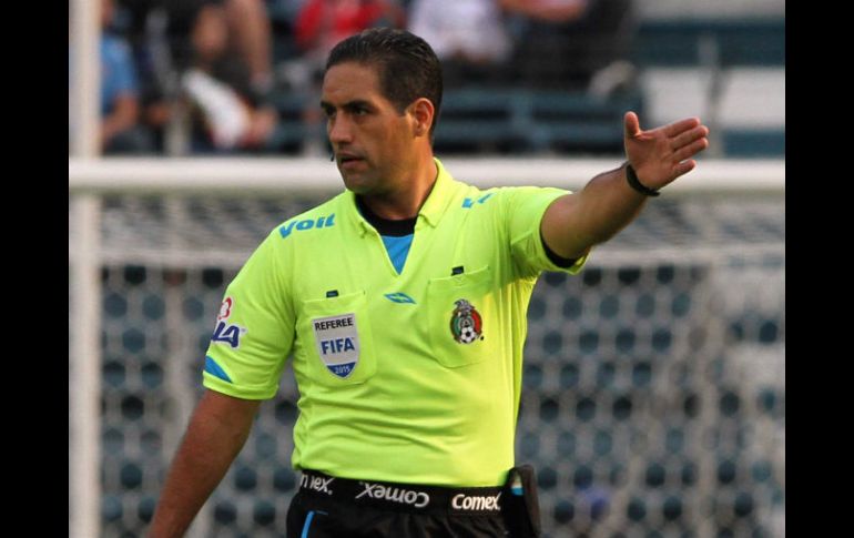 García Orozco aplicará el reglamento en este duelo que se llevará a cabo en el nuevo estadio de ''Rayados''. SUN / ARCHIVO