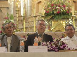 Armando González Escoto (al centro) durante la presentación de su libro. EL INFORMADOR / F. Atilano