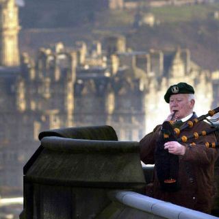 Iglesia escocesa permite matrimonios gay de sus pastores