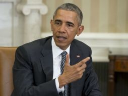 El presidente de EU dice que con esto ayudará a aumentar los sueldos de la clase media que luchan cada día por sus familias. EFE / M. Reynolds