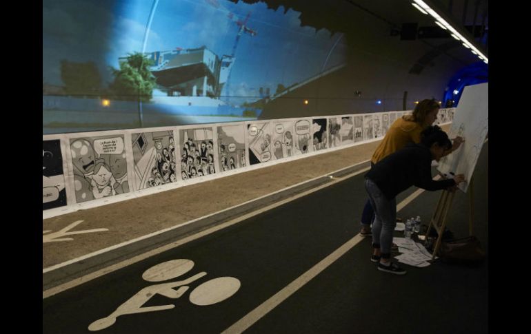 La tira de dibujo ilustrado explica las aventuras de una adolescente de 16 años, Léa, que viaja a través del tiempo. AFP / J. P. Ksiazek