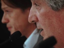 Jorge Vergara, al lado de Matías Almeyda, da la bienvenida a ''Chivas TV''. TWITTER / @Chivas