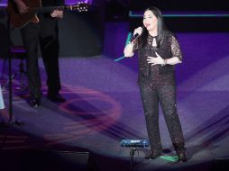 La cantante, entre bromas, aprovechó un momento para presentar y agradecer a la primera dama por su presencia. NTX / I. Hernández