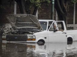 Vehículos quedaron atrapados y fueron arrastrados, algunos con familias en su interior. EL INFORMADOR / ARCHIVO