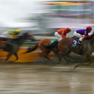 Dos caballos mueren en carreras previas a Preakness