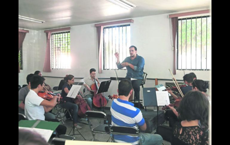 Rodrigo platica sobre la visión que tiene para la orquesta a la que llegó apenas el día primero de este mes de mayo. EL INFORMADOR / M. Vargas