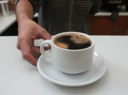 Cero alcohol y cafeína, ya que pueden estimular el tracto digestivo e irritar los intestinos. EL INFORMADOR / ARCHIVO