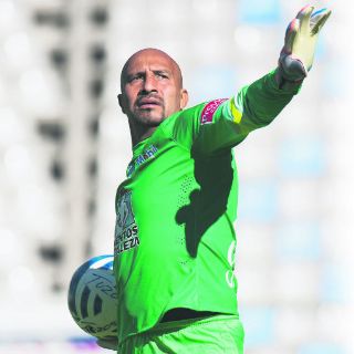 Tuzos sale con ligera ventaja