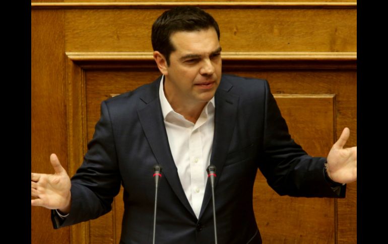 Alexis Tsipras defendió ante los opositores la aprobación de las nuevas reformas. EFE / P. Saitas