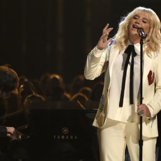 Adele y Kesha brillan en los Billboard