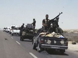 El Ejército pidió a los habitantes que se alejen de las sedes del EI y que eviten las agrupaciones de yihadistas. AP /