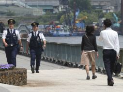La policía japonesa analiza las cámaras de seguridad de los establecimientos para identificar a los ladrones. AP / K. Sasahara