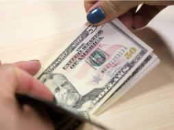 Banxico fija el tipo de cambio para solventar obligaciones en 18.4444 pesos. EFE / ARCHIVO