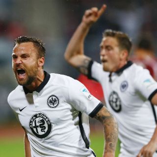 Marco Fabián y Frankfurt consiguen permanencia en Bundesliga