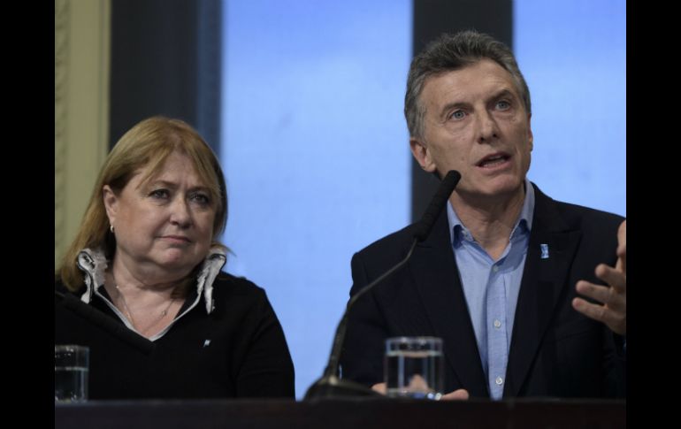 Susana Malcorra (i) junto al mandatario de Argentina, Mauricio Macri (d). AFP / J. Mabromata