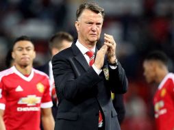 Según The Times, Van Gaal hubiera abandonado el United sin reclamar algo, si el club hubiera manejado de mejor forma su salida. AP / ARCHIVO