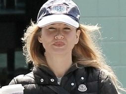 La estrella de 'Bridget Jones' es captada en Los Ángeles cuando fue a comprar café. ESPECIAL / dailymail