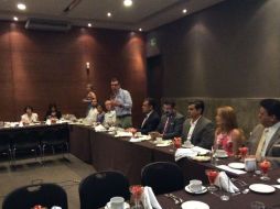 El secretario de Desarrollo, Miguel Castro, encabeza la reunión con diversas organizaciones para discutir el esquema. FACEBOOK / Comisión Estatal de Derechos Humanos Jalisco