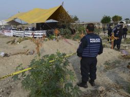 Los trabajos comenzaron ayer y se reanudan hoy con la extracción de una bolsa que supuestamente contiene el primer cuerpo. SUN / G. Perea