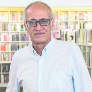 Francisco Hinojosa consiente a sus lectores