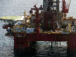 La canasta de la OPEP cotizó el combustible en 44.02 dólares, lo que representó un marginal ascenso de cinco centavos de dólar. AFP / ARCHIVO