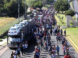 Un contingente de alrededor de 15 camiones con maestros de la CNTE intentaban llegar a la Ciudad, provenientes de Michoacán. SUN / ARCHIVO