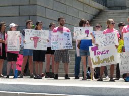 Hubo algunas protestas por el decreto de esta nueva ley. AP / J. Collins