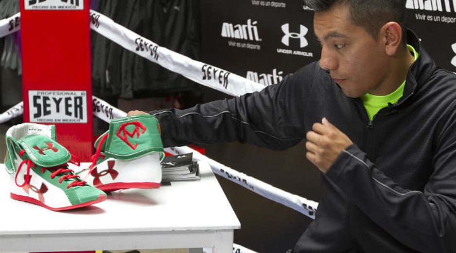 El oriundo de Durango confía en que triunfará sobre el invicto peleador, al que le lleva 12 años de ventaja. NTX / ARCHIVO