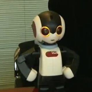Sale a la venta RoBoHon, el primer móvil robótico del mundo