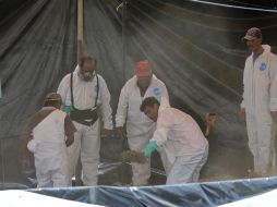 Se presume que dentro de la fosa se encontrarán más de 100 cuerpos. SUN / ARCHIVO