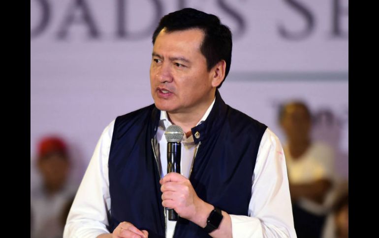 Osorio Chong fue captado en la transmisión del partido en uno de los palcos donde presenció el cotejo. SUN / ARCHIVO