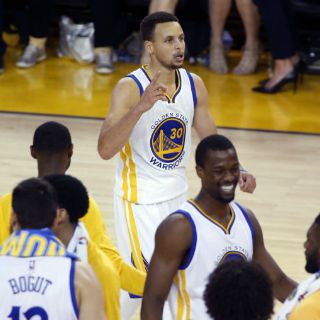 Los Warriors vencen al Thunder y evitan la eliminación