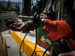 La SHCP da a conocer que los precios que se mantienen son menores en 41 y 43 centavos a los observados en 2015. NTX / ARCHIVO