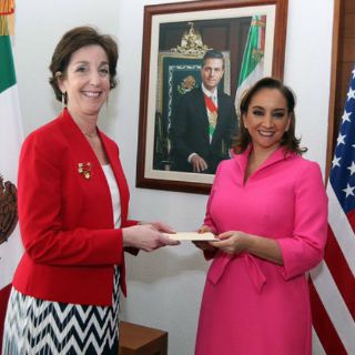 Jacobson entrega sus cartas credenciales a la SRE