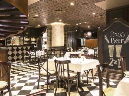 La Reforma Uno tiene una entrada en la que resalta el piso a base de pasta de cerámica en blanco y negro, emulando tablero de ajedrez. ESPECIAL / CORTESÍA