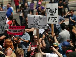 Los manifestantes portaban pancartas y gritaban consignas como 'Mantener fuera al odio de nuestro estado'. AFP / S. Platt